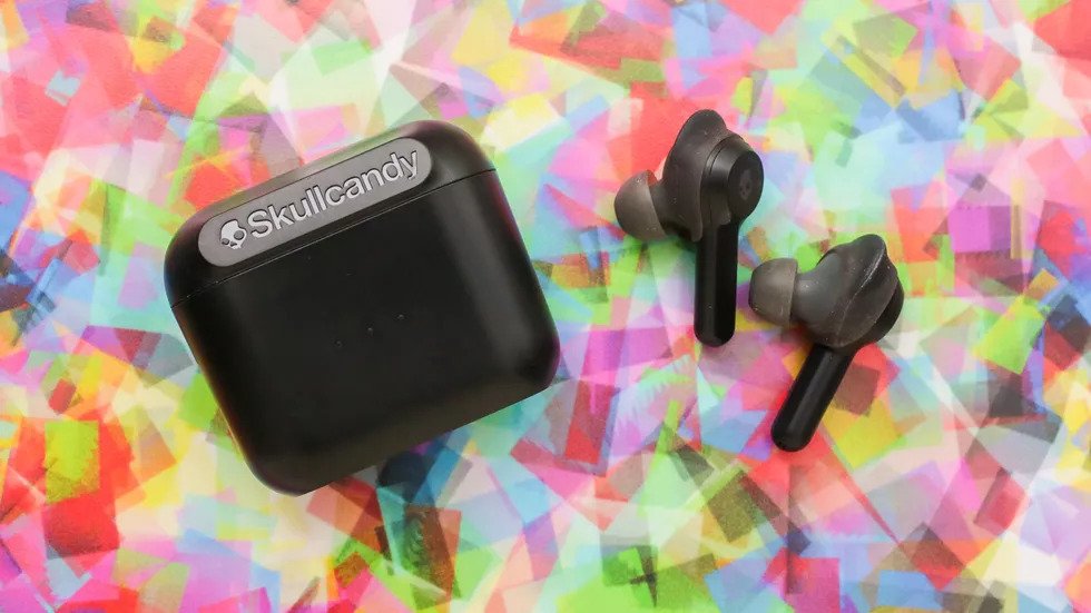 Black skullcandy wireless earbuds